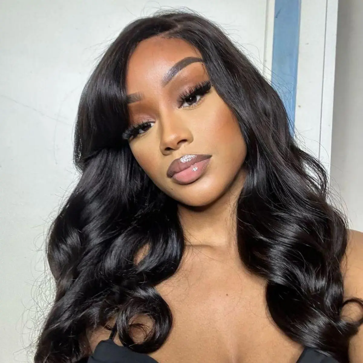 NatureMAX 18-inch loose wave glueless HD lace front wig with 13x6 lace, human hair, and drawstring cap.