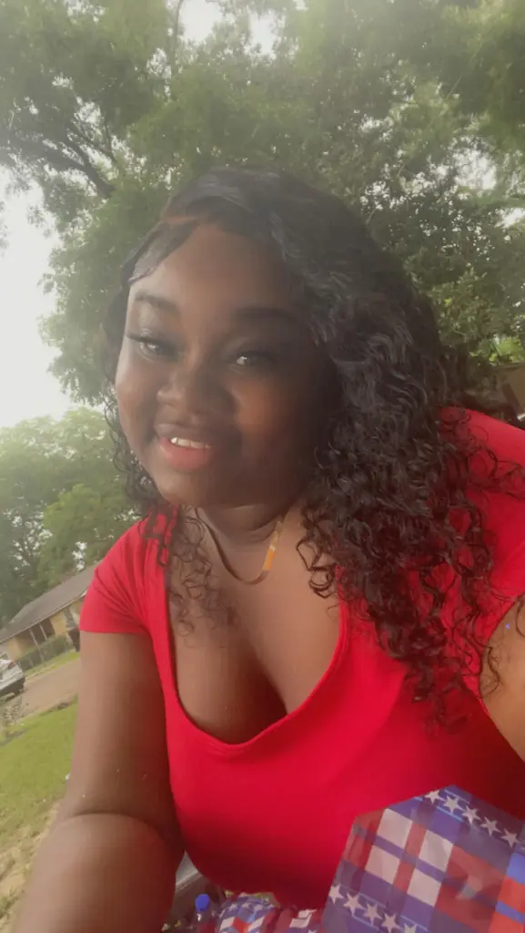 Hair review photo shared by DeShantee
